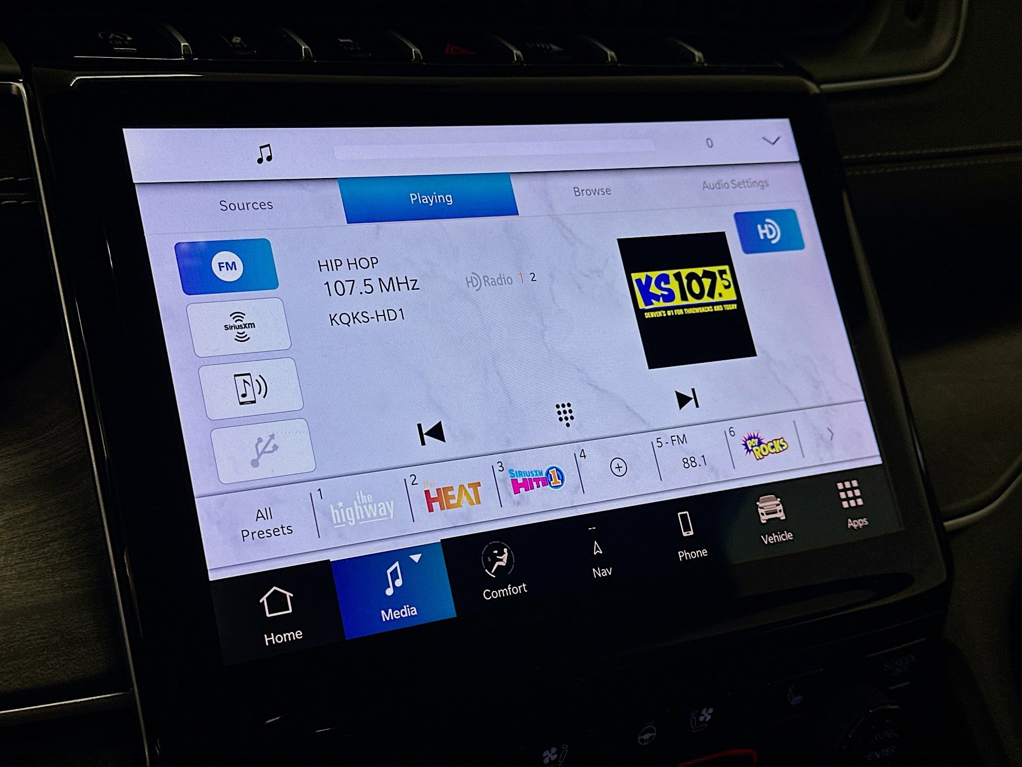 Used 2024 Jeep Grand Cherokee L Limited w/ Luxury Tech Group II image 21