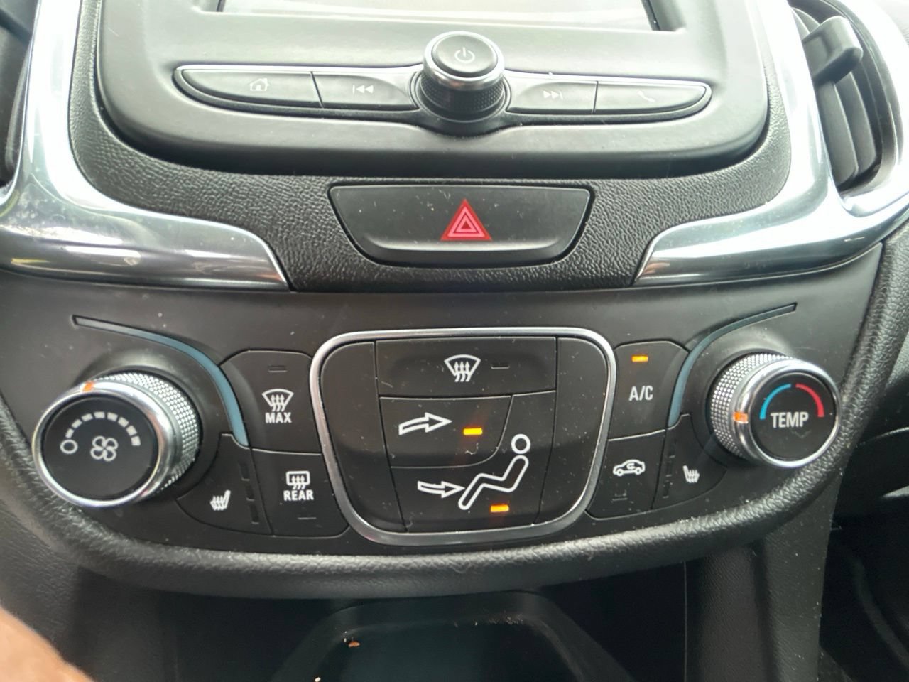 Used 2019 Chevrolet Equinox LT w/ LPO, Blackout Package FWD image 25