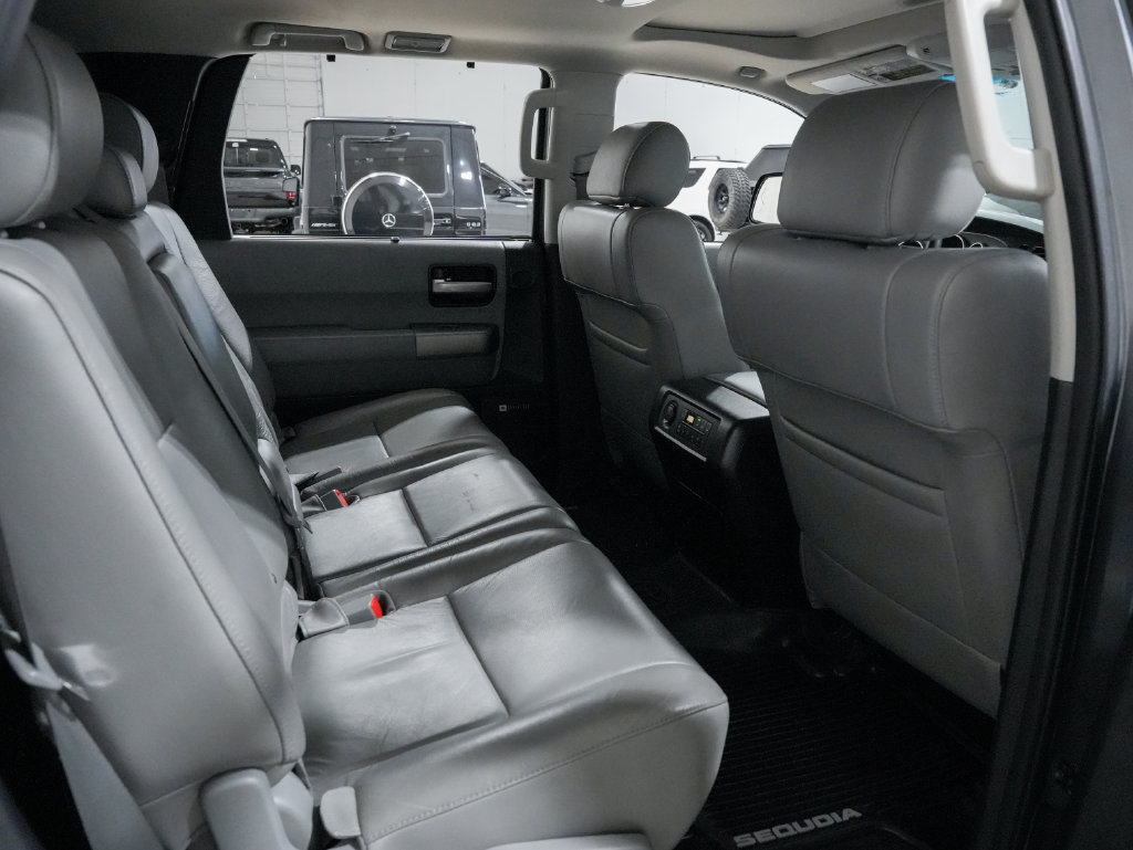 Used 2017 Toyota Sequoia Limited w/ Safety & Convenience Package AWD/4WD image 30