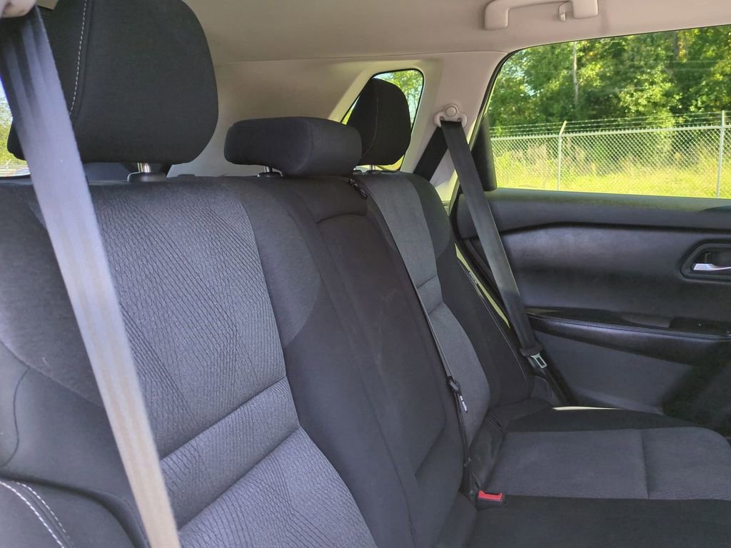 Used 2024 Nissan Rogue SV image 34