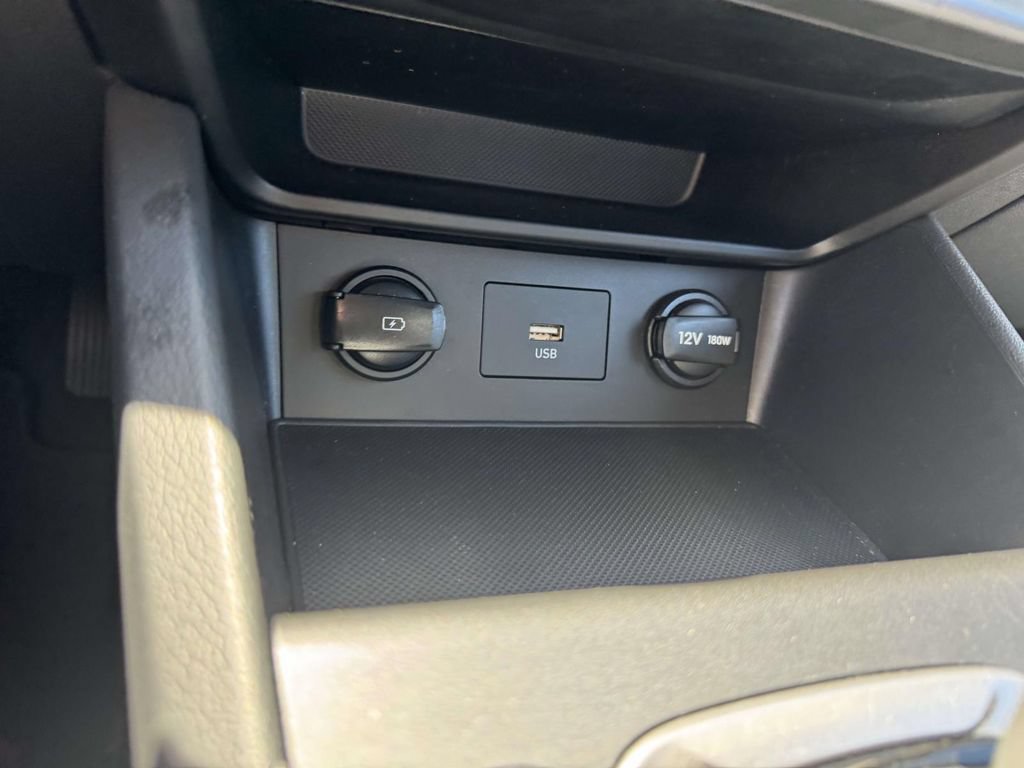 Used 2023 Hyundai Kona SEL AWD/4WD image 28