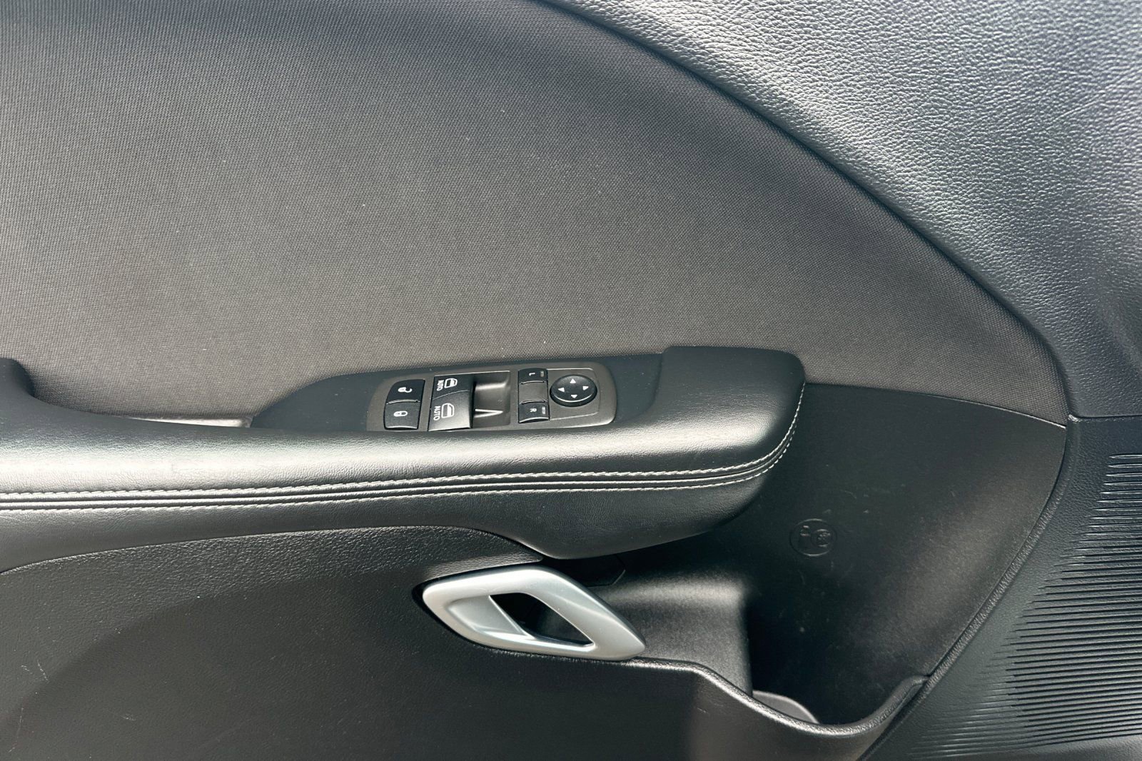 Used 2022 Dodge Challenger SXT w/ Blacktop Package image 10