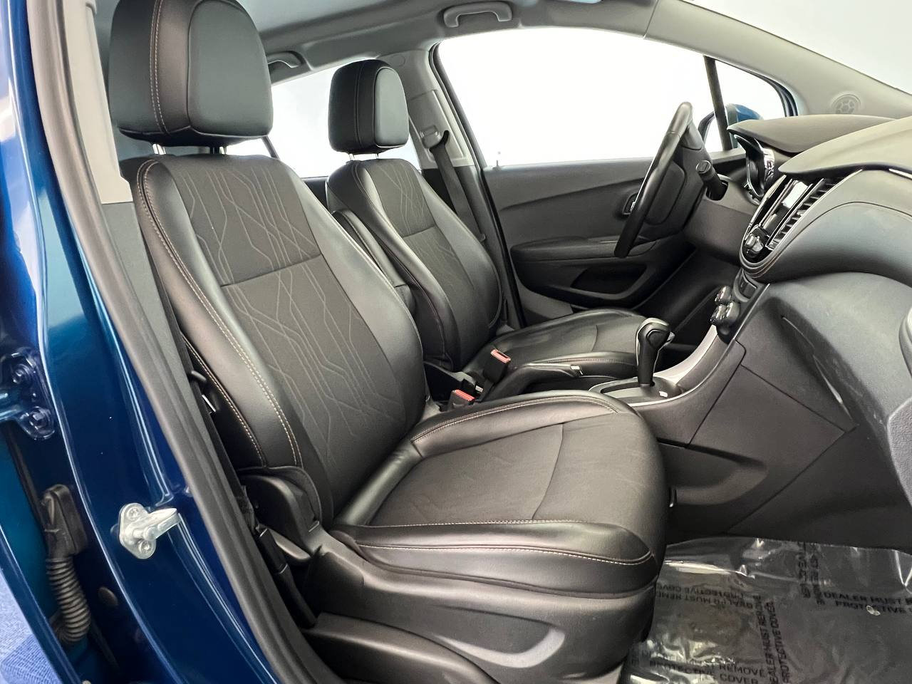 Used 2019 Chevrolet Trax LT w/ LT Convenience Package image 12