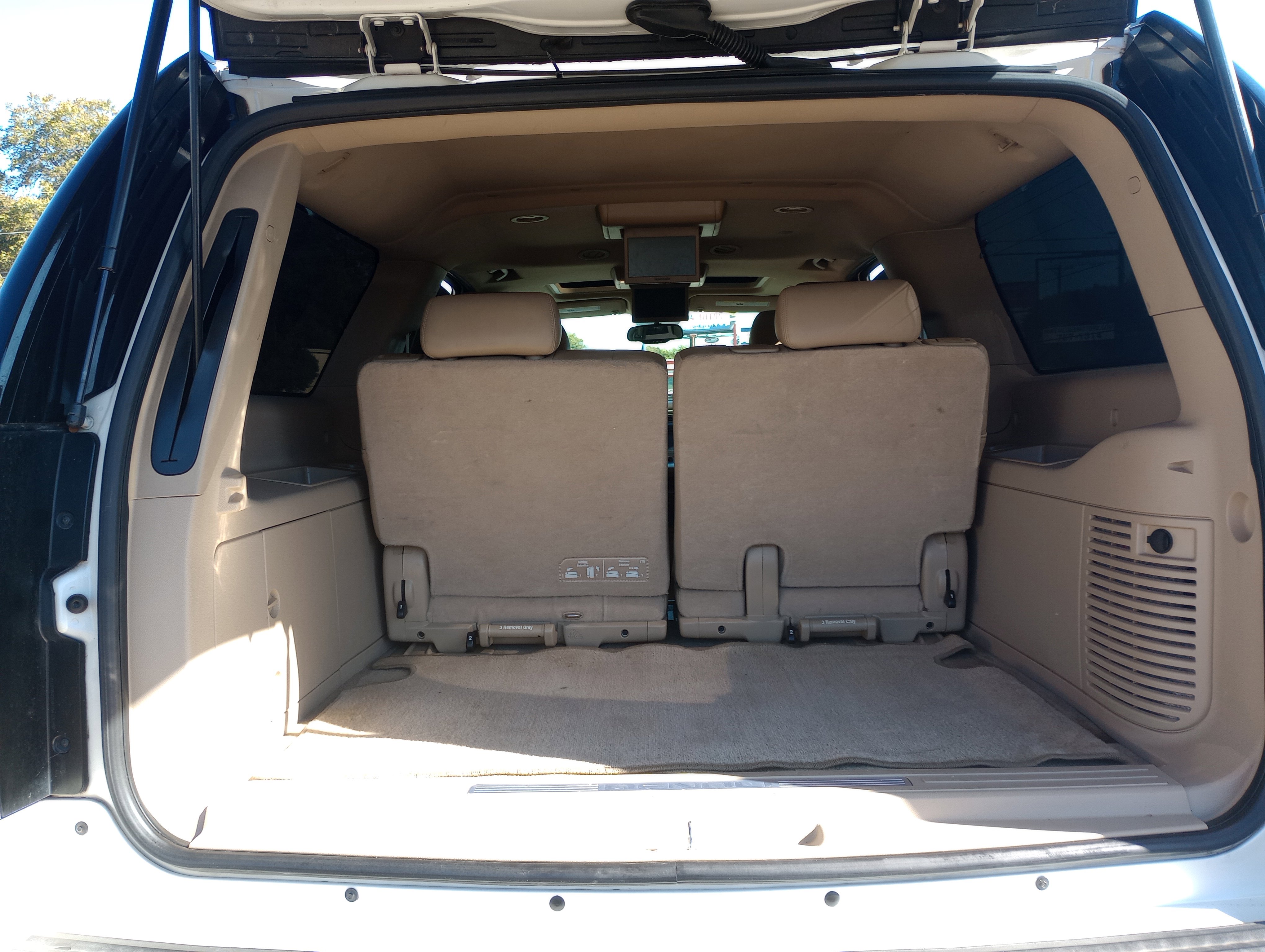 Used 2014 GMC Yukon XL Denali image 13