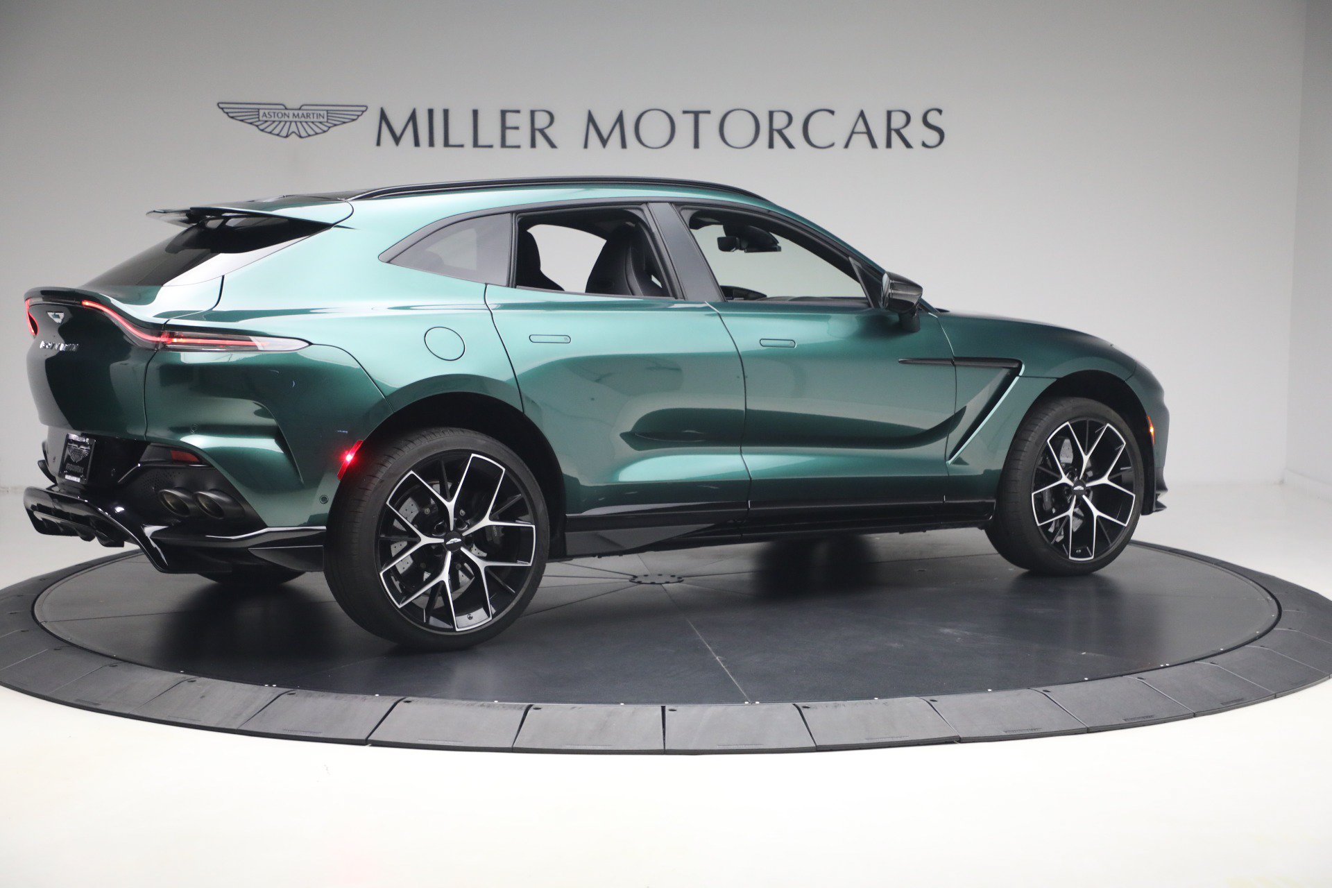 Used 2026 Aston Martin DBX 707 AWD/4WD image 8