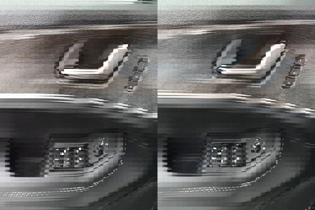 New 2025 Jeep Grand Cherokee L Limited w/ Luxury Tech Group II image 8