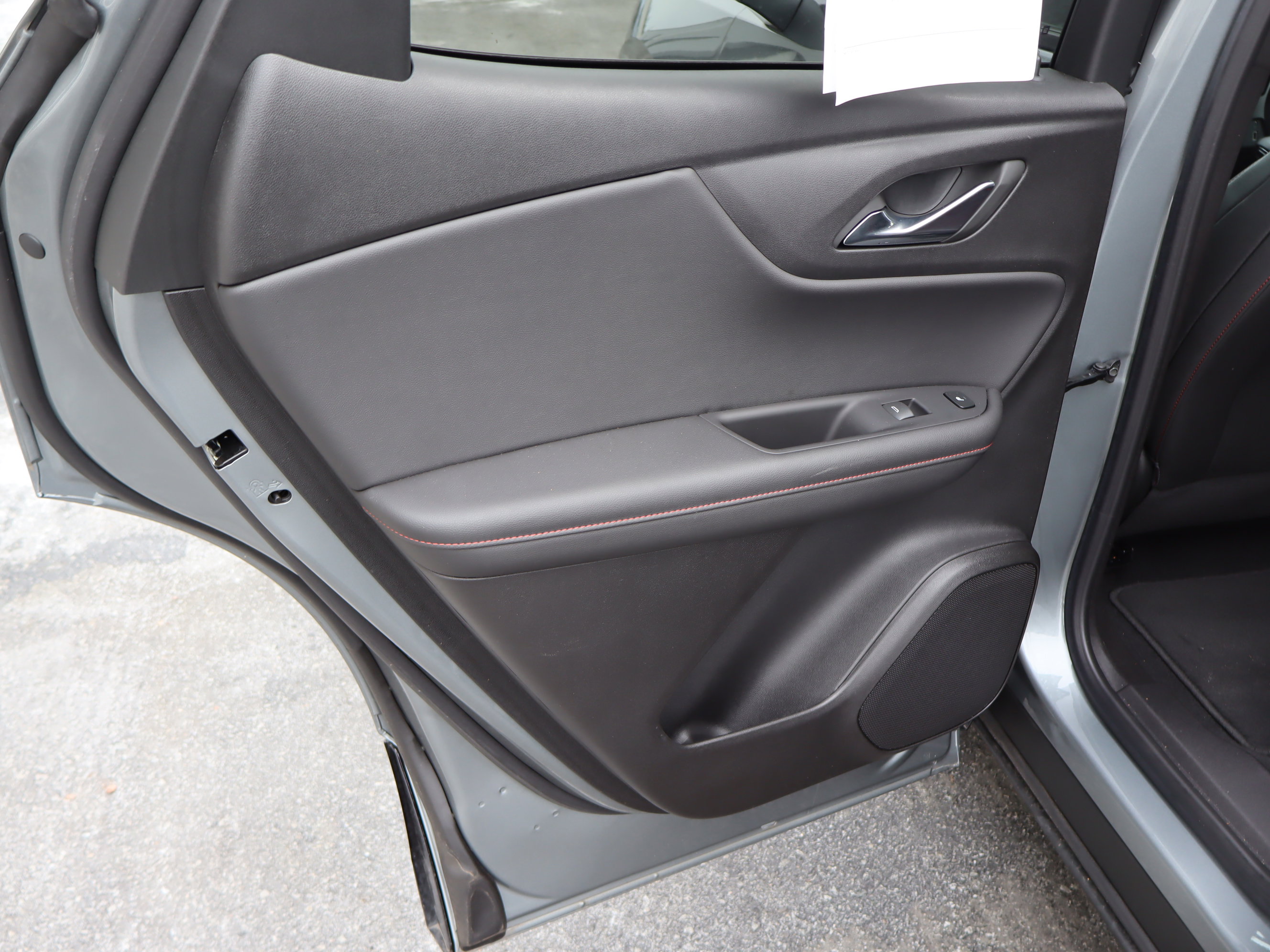 Certified 2025 Chevrolet Blazer RS w/ Driver Confidence II Package image 31