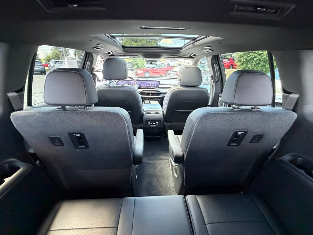 Certified 2025 Buick Enclave Avenir w/ Super Cruise Package AWD/4WD image 11