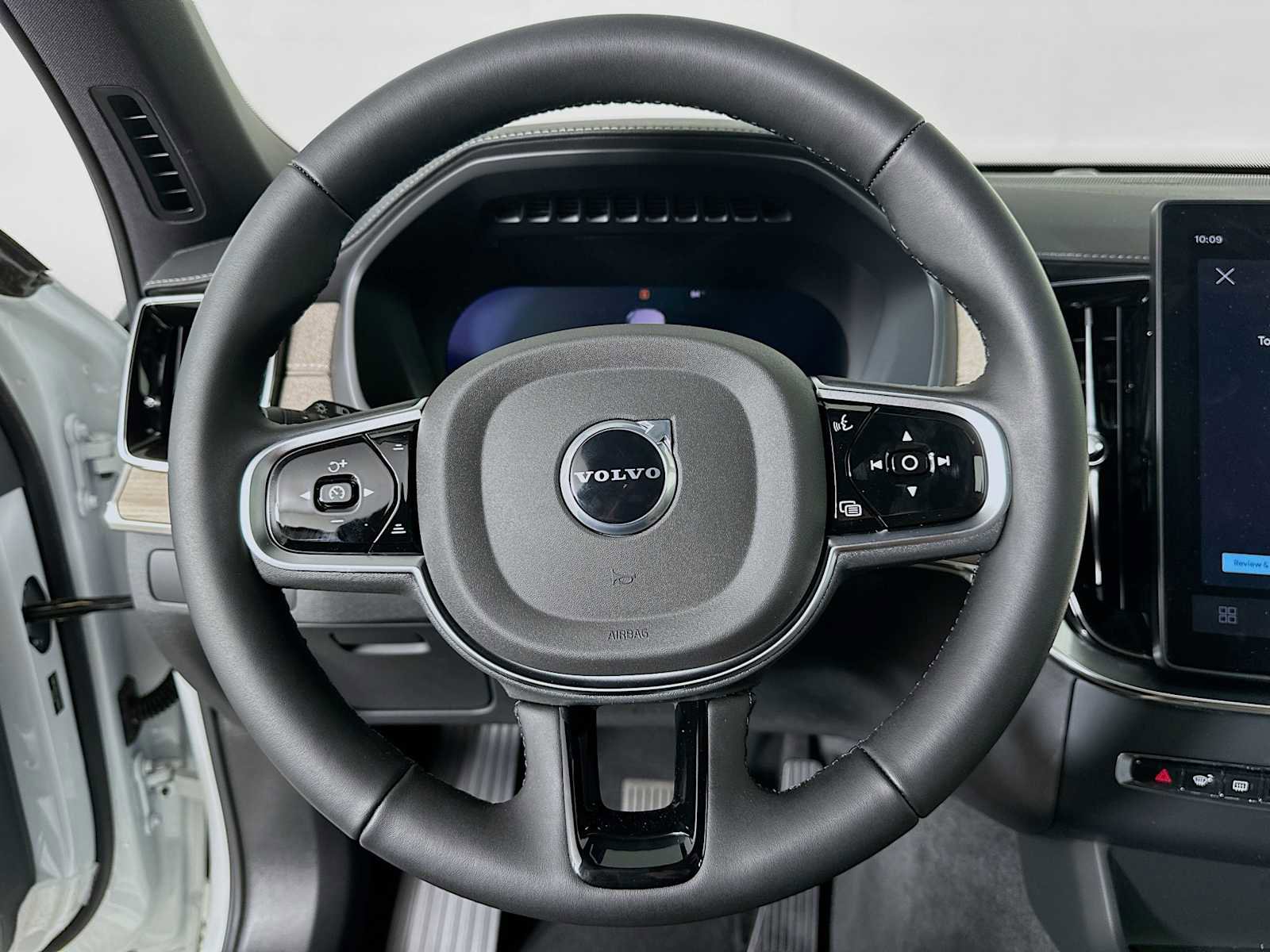 New 2026 Volvo XC90 B5 Plus image 11