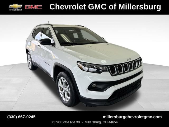 Used 2024 Jeep Compass Latitude AWD/4WD image 1