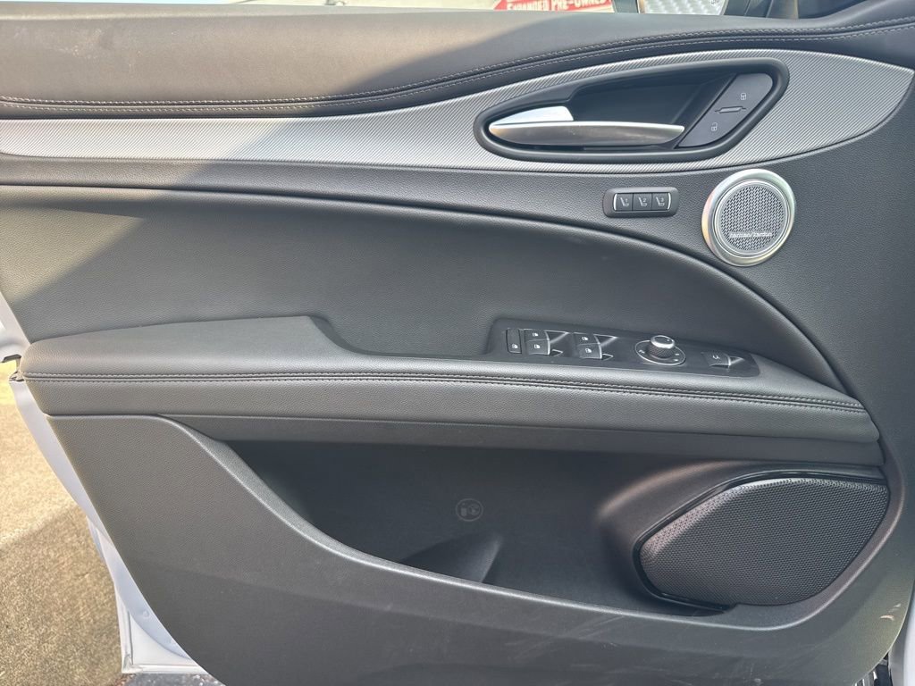 Used 2024 Alfa Romeo Stelvio AWD image 29
