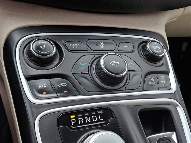 Used 2015 Chrysler 200 Limited w/ Convenience Group image 15