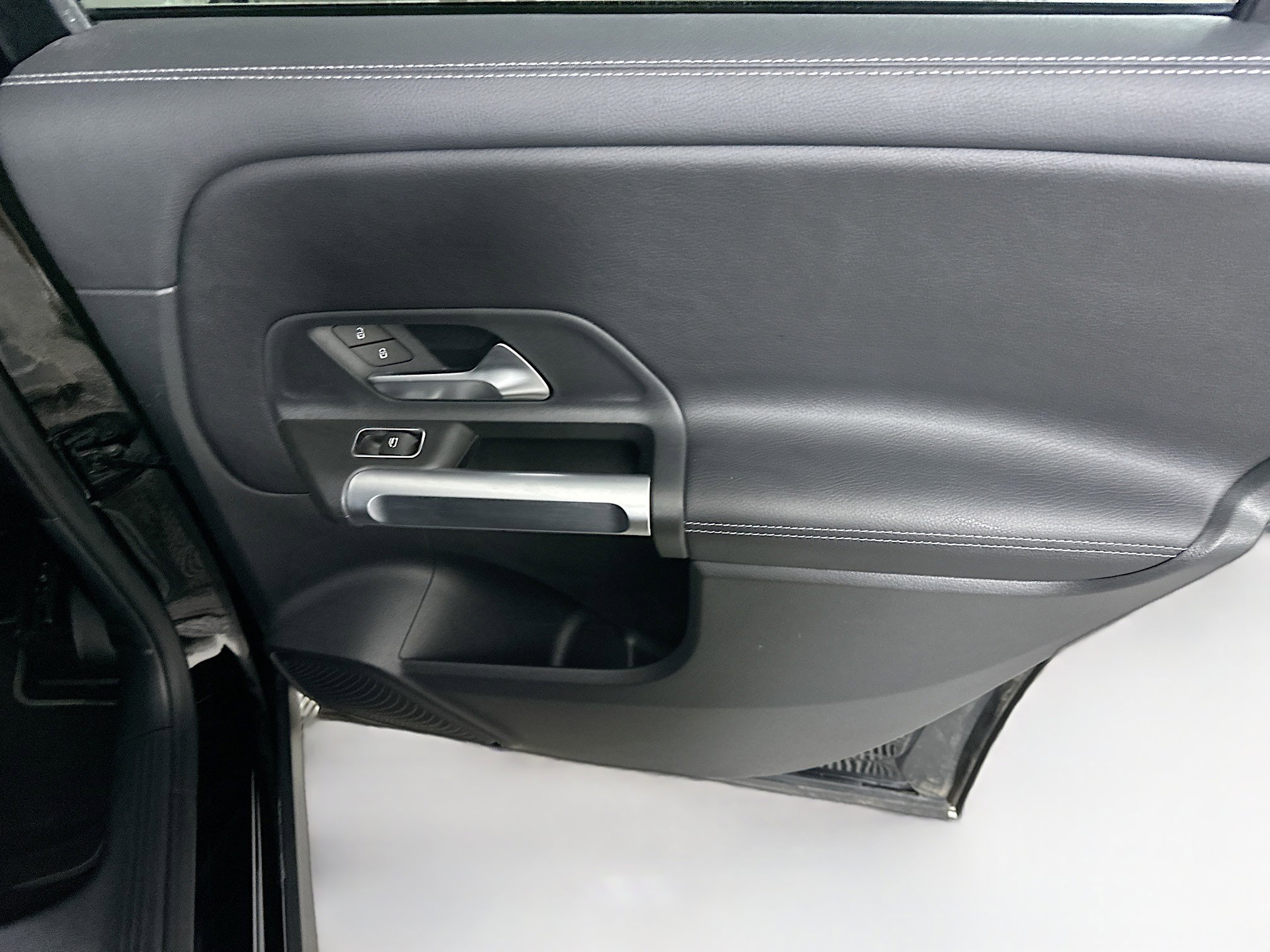 Used 2025 Mercedes-Benz GLB 250 4MATIC image 29