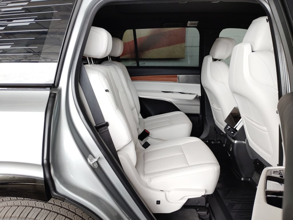 Used 2026 Cadillac Vistiq Sport w/ LPO, Floor Liner Package AWD/4WD image 21