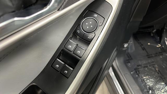 Used 2021 Ford Explorer XLT w/ XLT Sport Appearance Package image 21