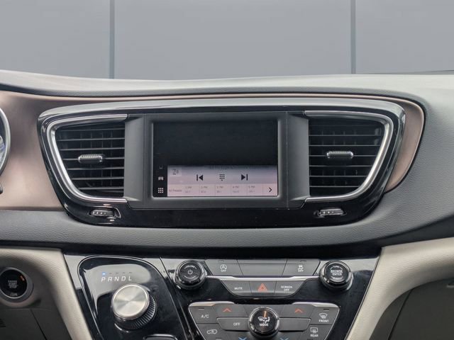 Used 2023 Chrysler Voyager LX FWD image 18