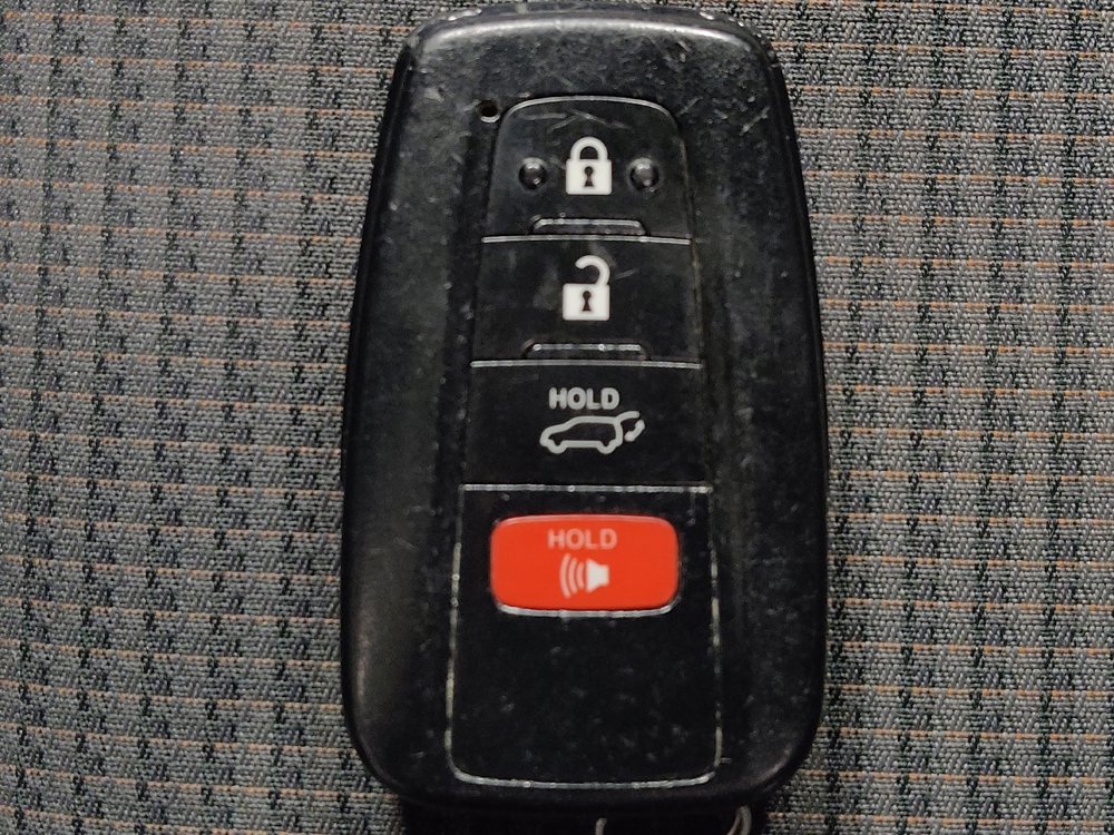 Used 2022 Toyota Highlander LE image 32