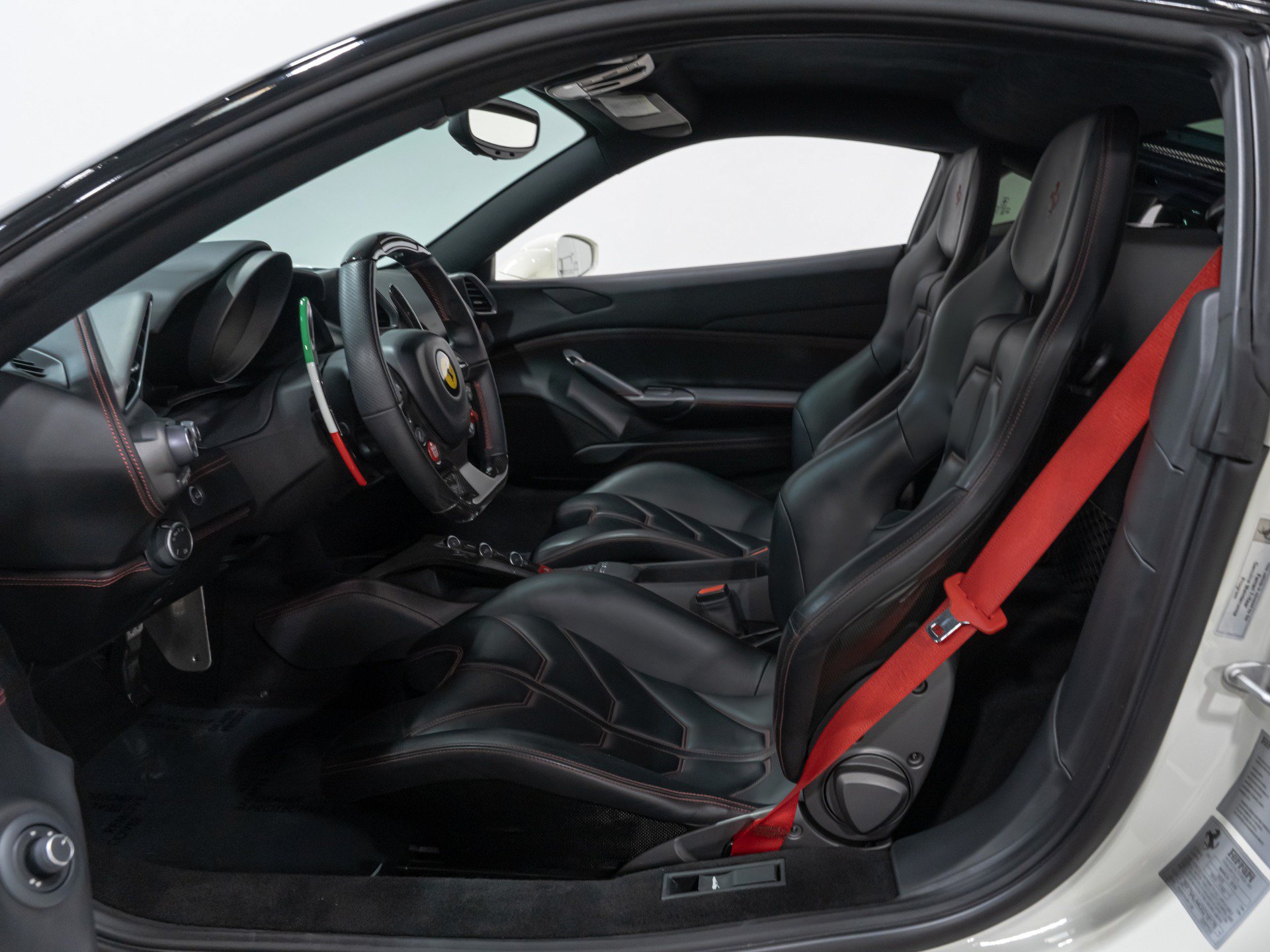 Used 2016 Ferrari 488 GTB RWD image 37