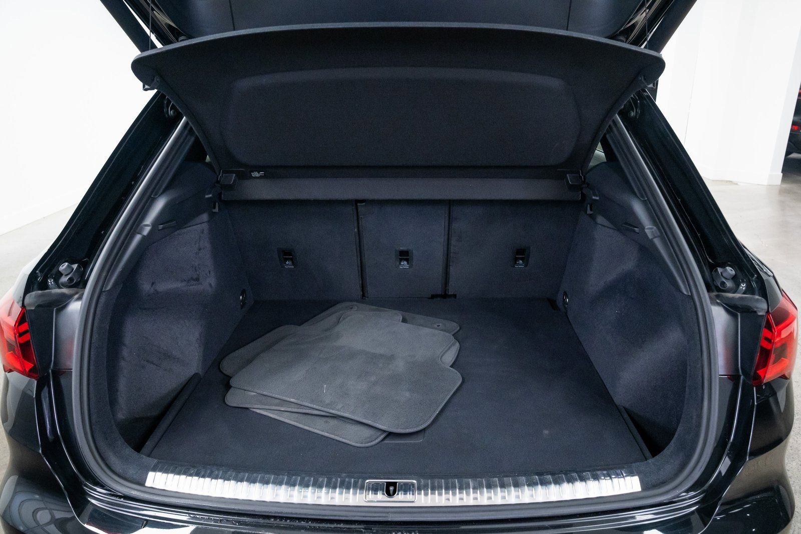 Used 2024 Audi Q3 2.0T Premium Plus w/ Premium Plus Package image 8