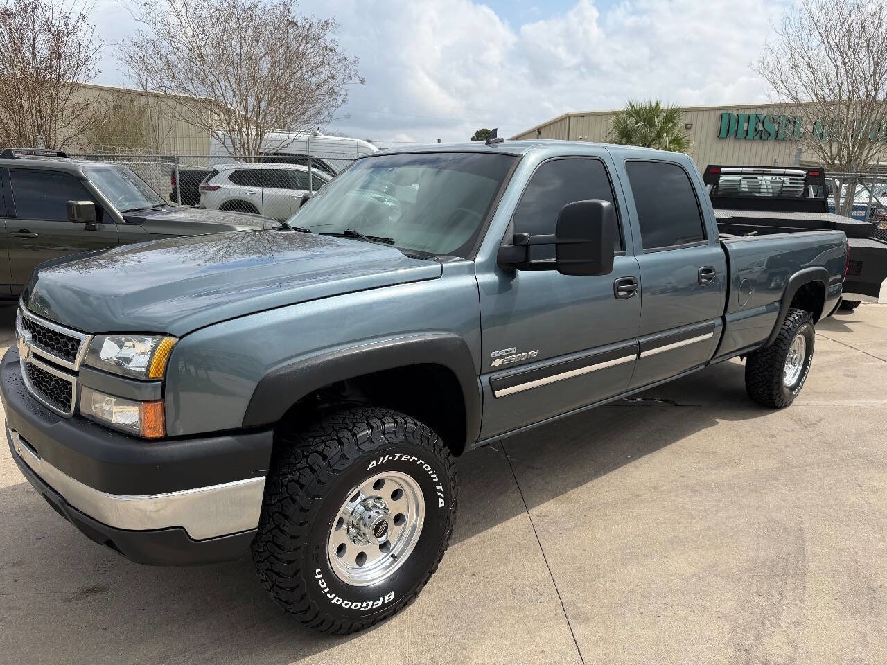 Used 2007 Chevrolet Silverado 2500 LT w/ Heavy-Duty Power Package image 11