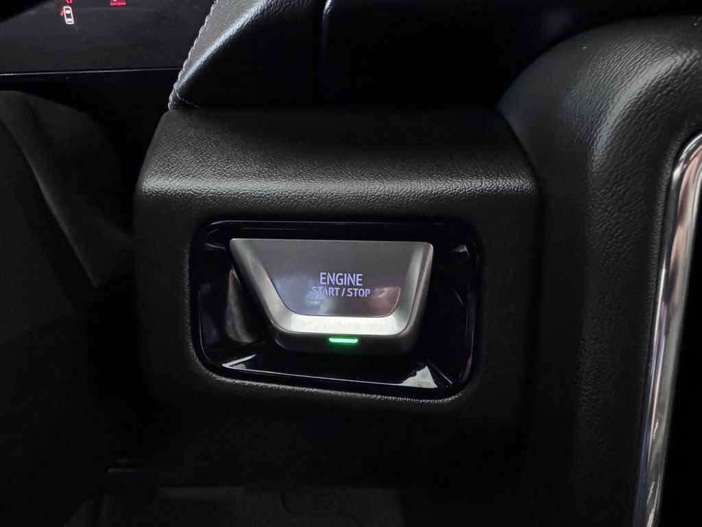 Certified 2025 GMC Yukon XL Denali AWD/4WD image 24