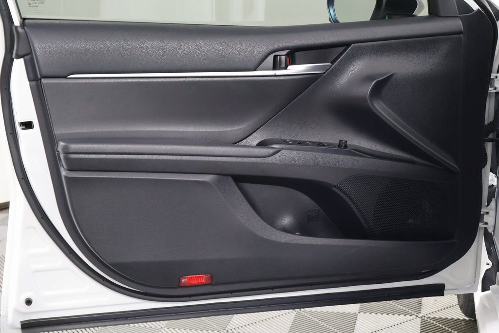 Used 2020 Toyota Camry SE image 12