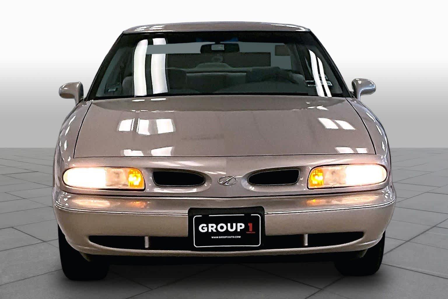 Used 1999 Oldsmobile 88 FWD image 3