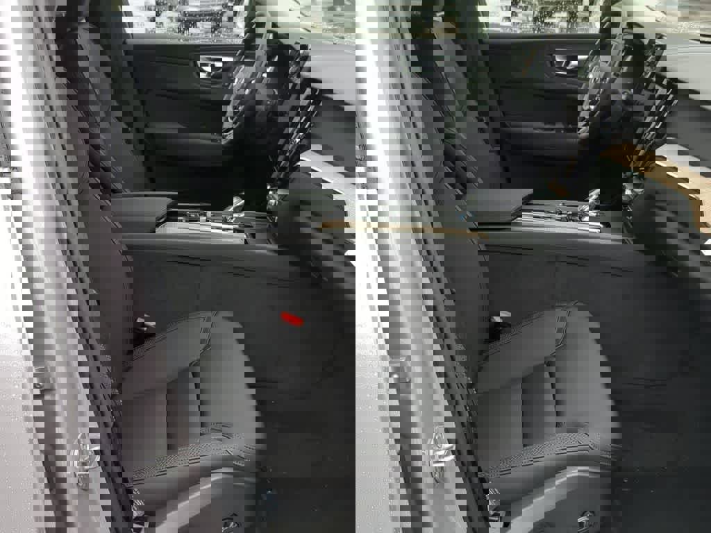 New 2026 Volvo XC60 B5 Plus w/ Protection Package Premier image 20