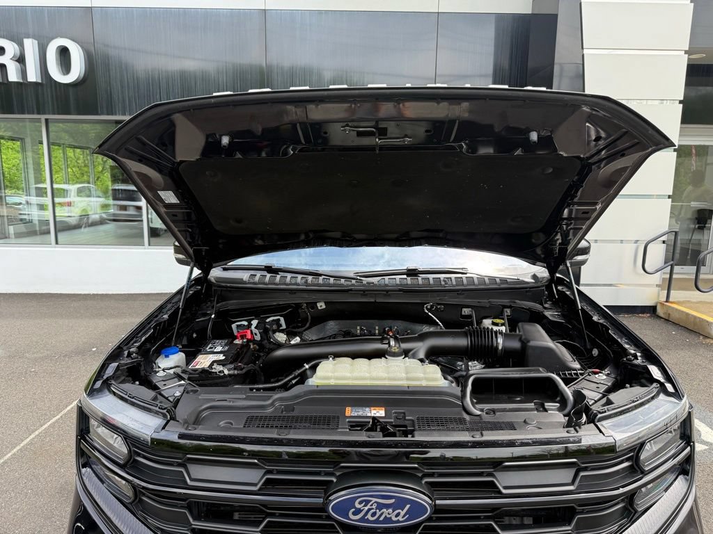 Used 2025 Ford Expedition Active AWD/4WD image 30