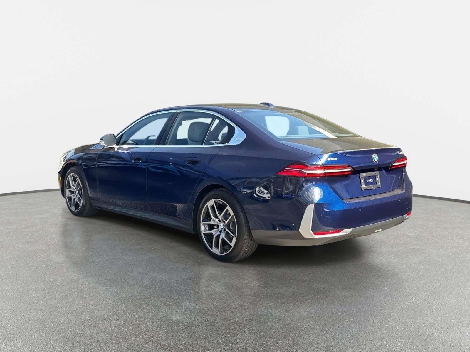 Used 2026 BMW 530i xDrive AWD/4WD image 5