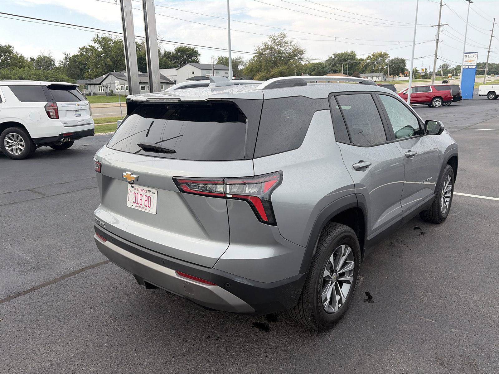 Used 2025 Chevrolet Equinox LT w/ Convenience Package II FWD image 3