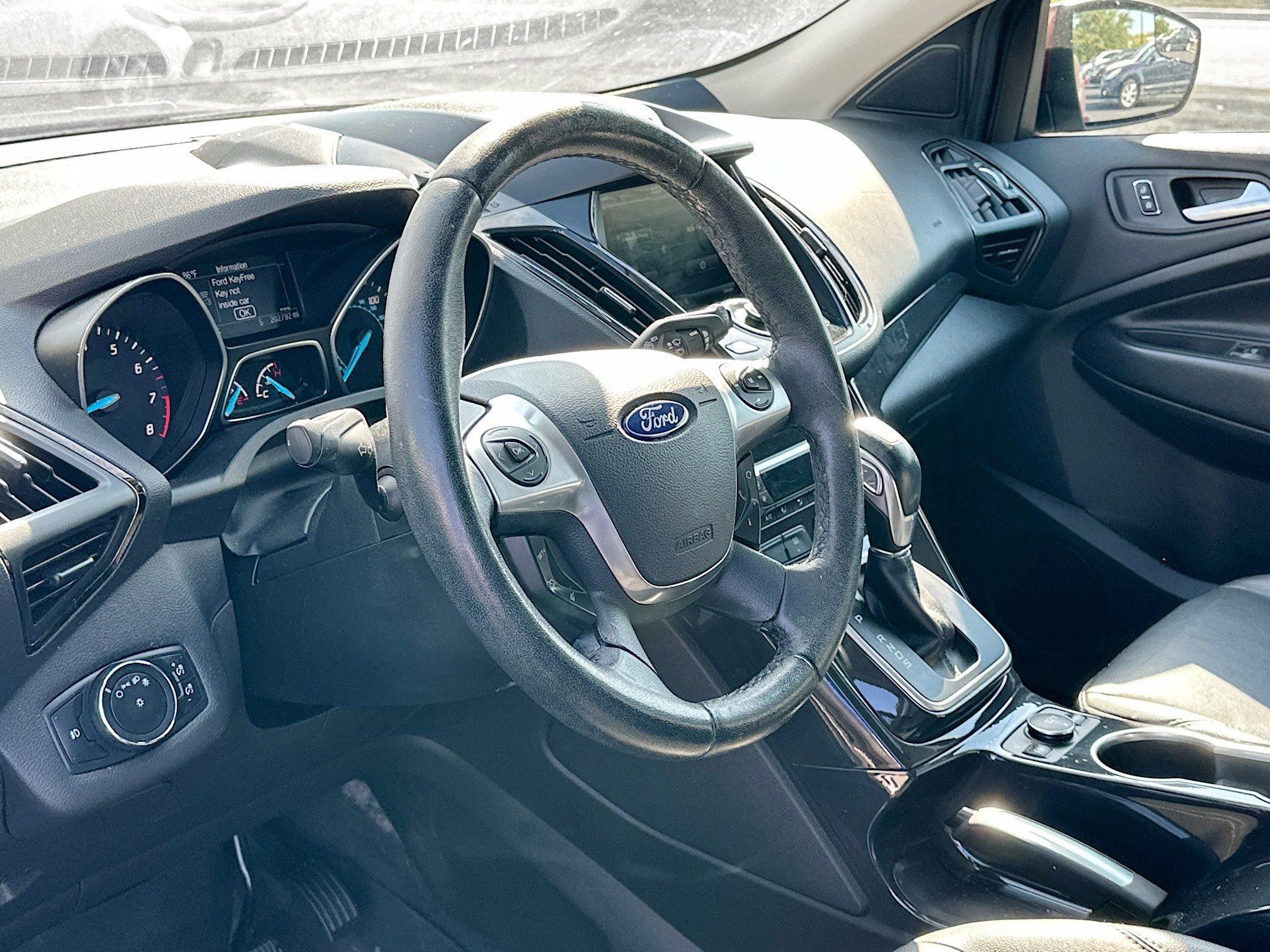 Used 2014 Ford Escape Titanium image 2