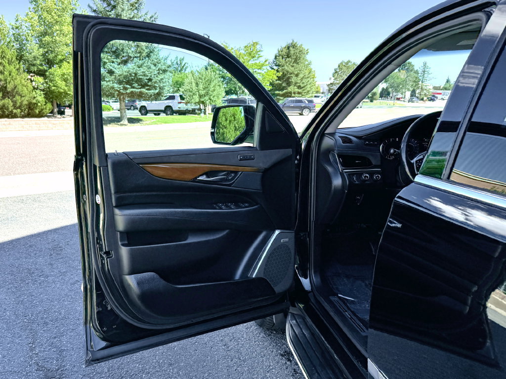 Used 2018 Cadillac Escalade ESV Premium Luxury AWD/4WD image 13