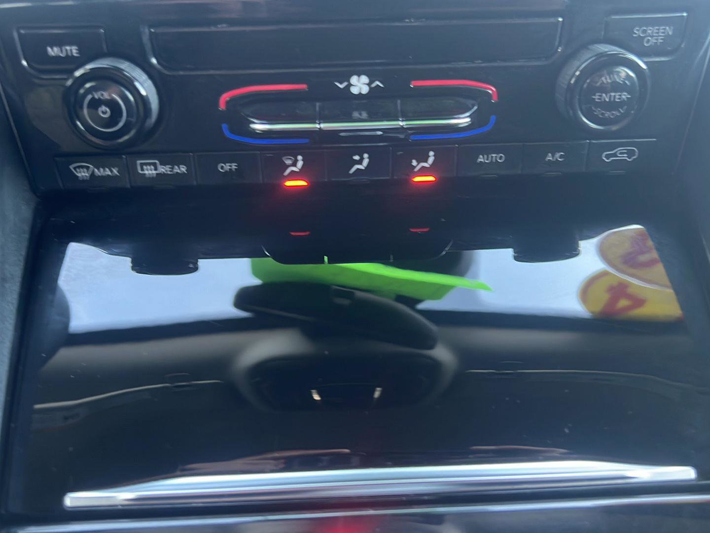 Used 2023 Jeep Grand Cherokee Laredo image 12