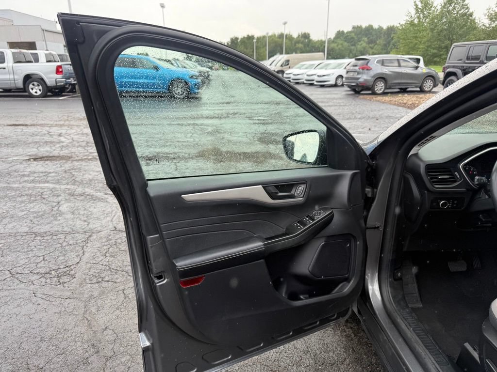 Used 2022 Ford Escape SE w/ Convenience Package FWD image 12