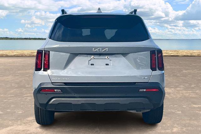 Used 2023 Kia Sorento S image 5