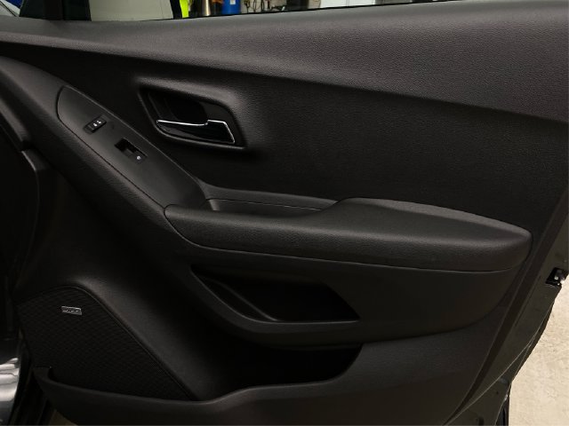 Used 2020 Chevrolet Trax Premier AWD/4WD image 28