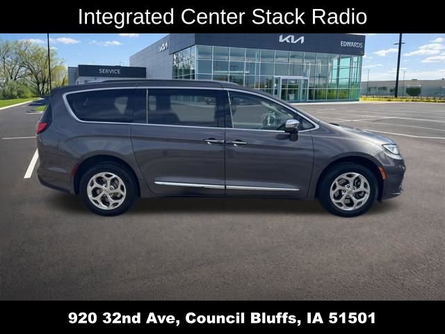Used 2021 Chrysler Pacifica Limited AWD/4WD image 12