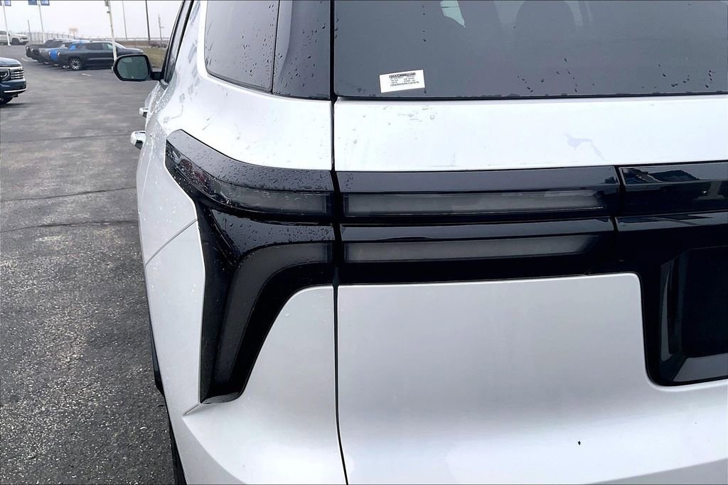 Used 2024 Chevrolet Traverse RS image 25