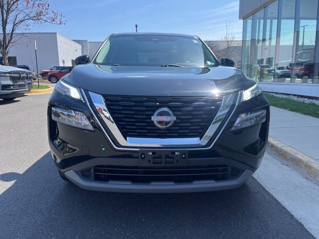 Used 2023 Nissan Rogue SV FWD image 2