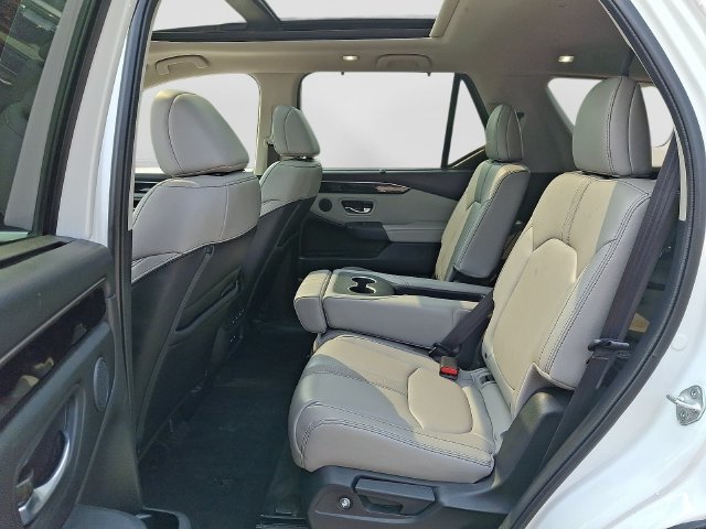 Used 2025 Honda Pilot Touring image 12