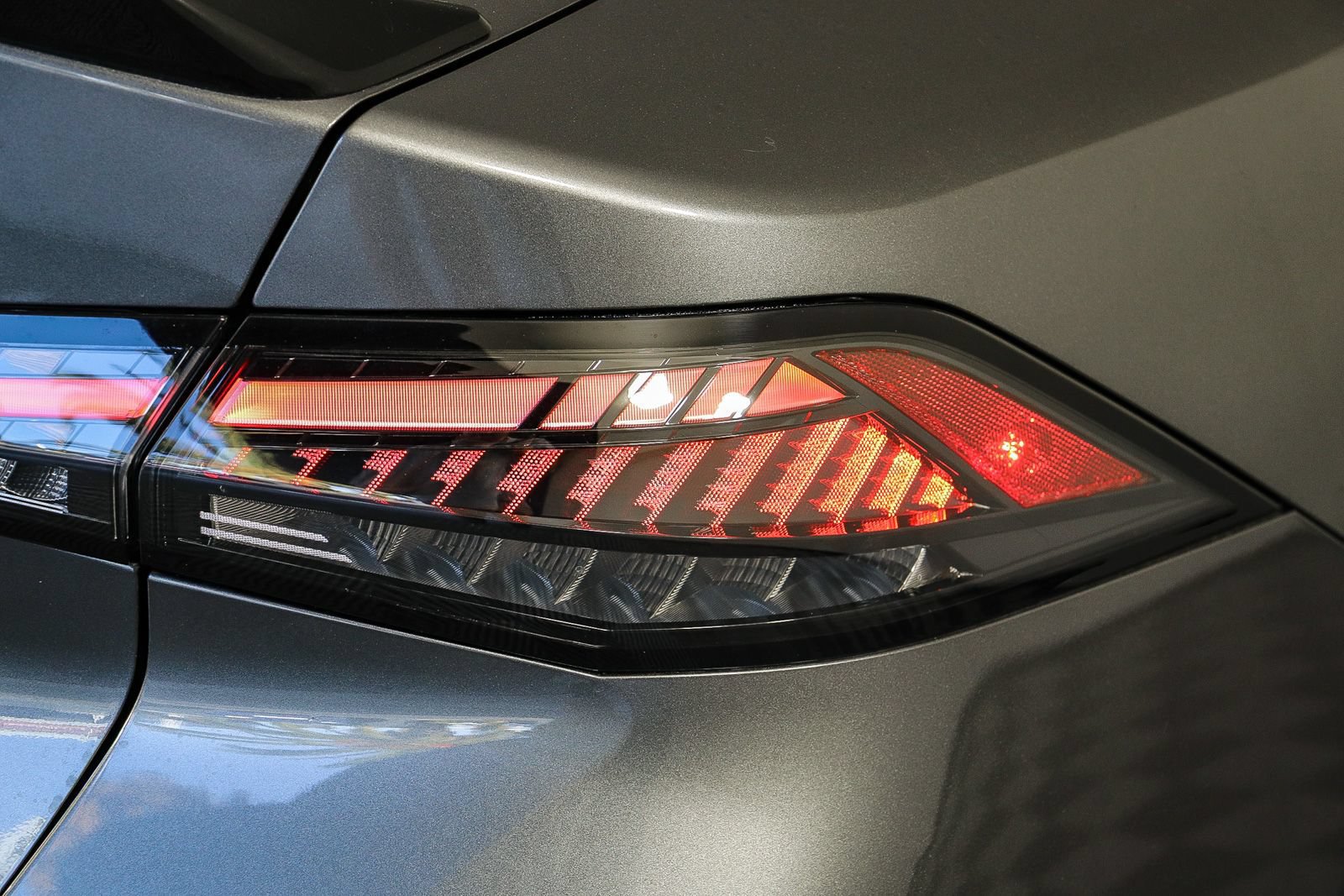 New 2027 Nissan Sentra SR w/ Floor Mat Package FWD image 9