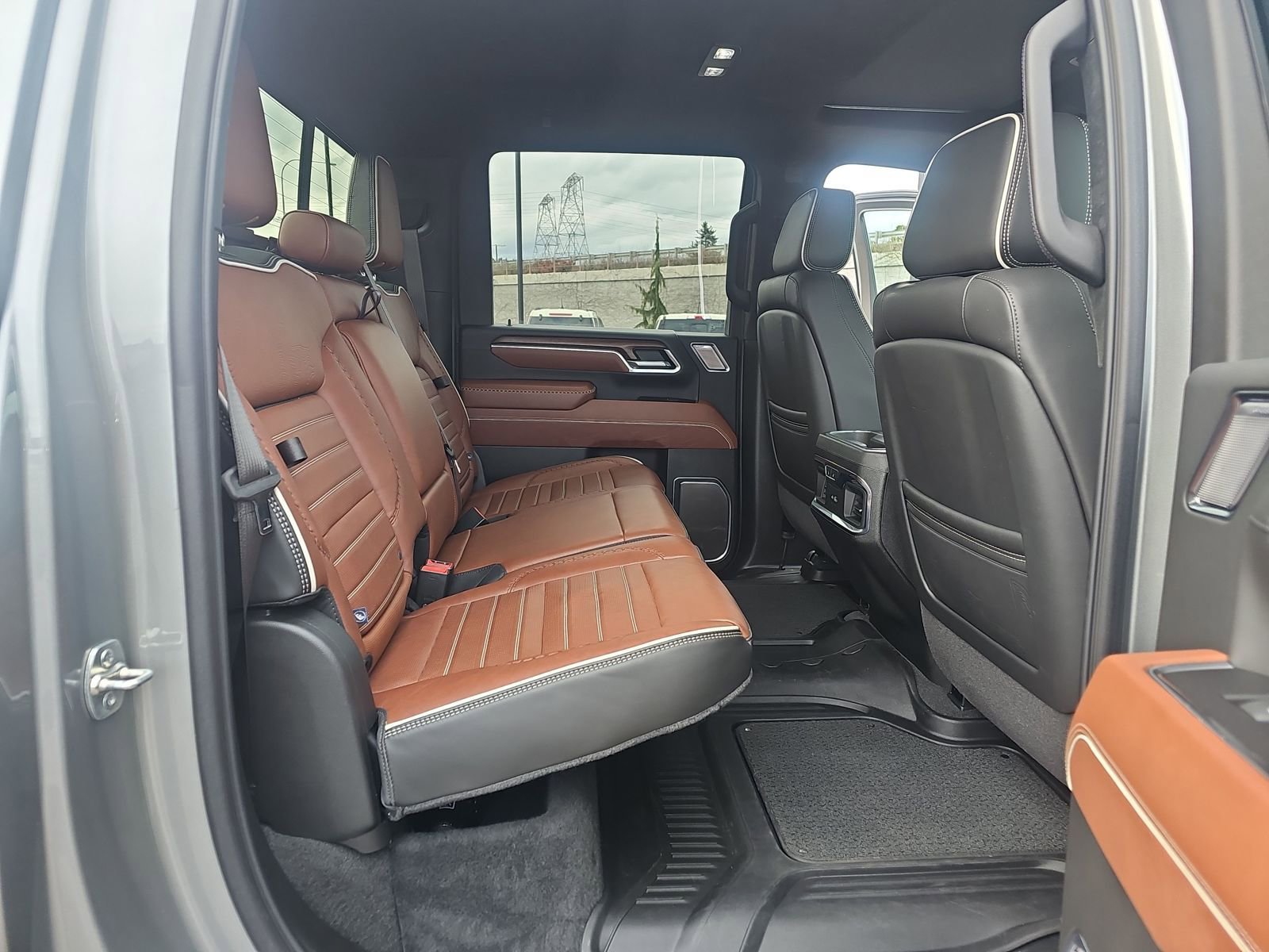 Used 2025 GMC Sierra 3500 Denali Ultimate image 16