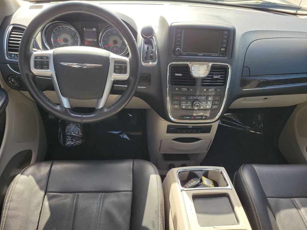 Used 2013 Chrysler Town & Country Touring-L w/ Driver Convenience Group FWD image 28