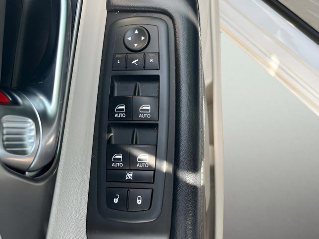 Used 2019 Chrysler Pacifica Limited FWD image 17