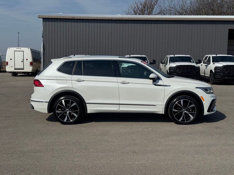 Used 2023 Volkswagen Tiguan SEL R-Line image 2
