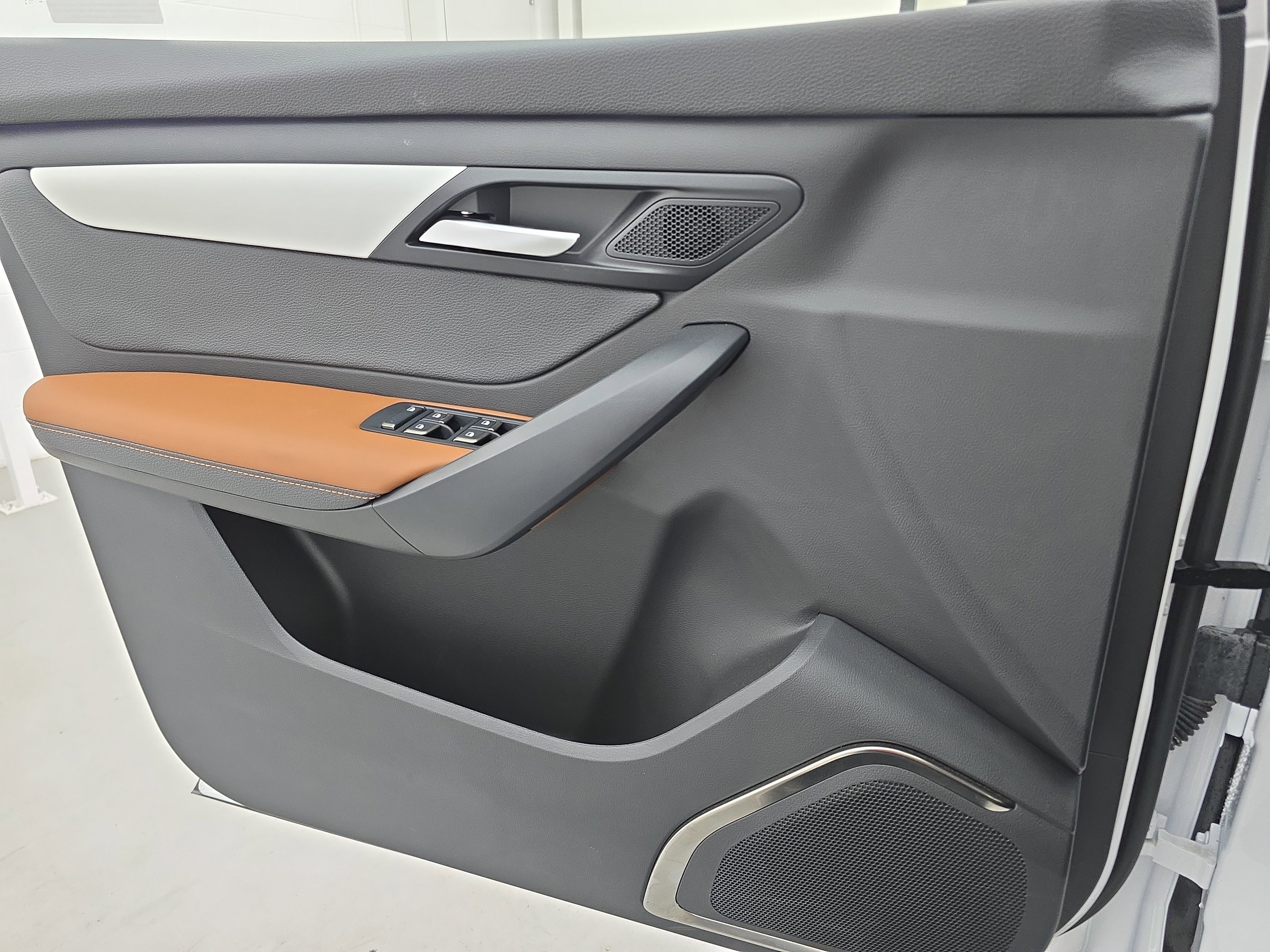 New 2025 VinFast VF 8 Plus image 25