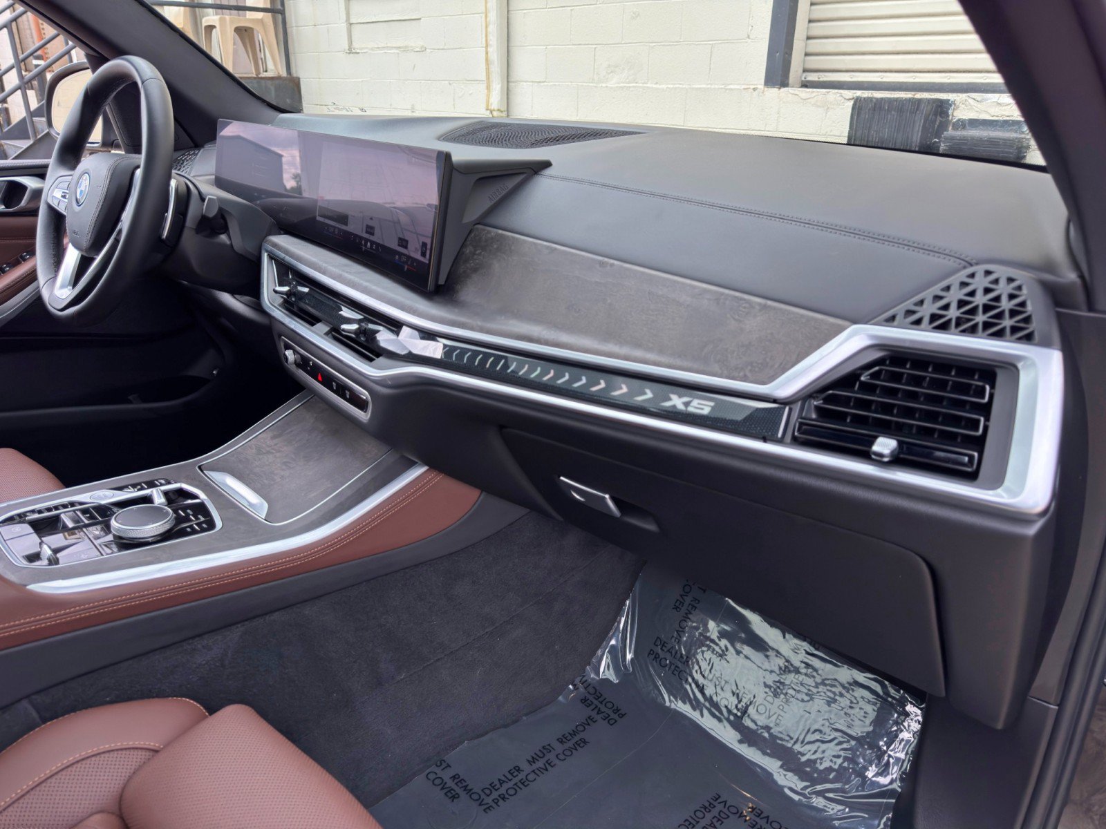 Used 2024 BMW X5 xDrive50e w/ Parking Assistance Package AWD/4WD image 15