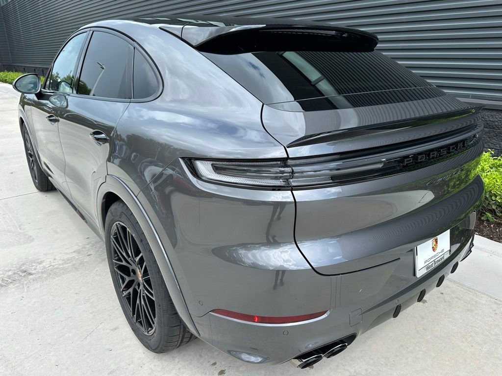 Used 2025 Porsche Cayenne GTS image 3