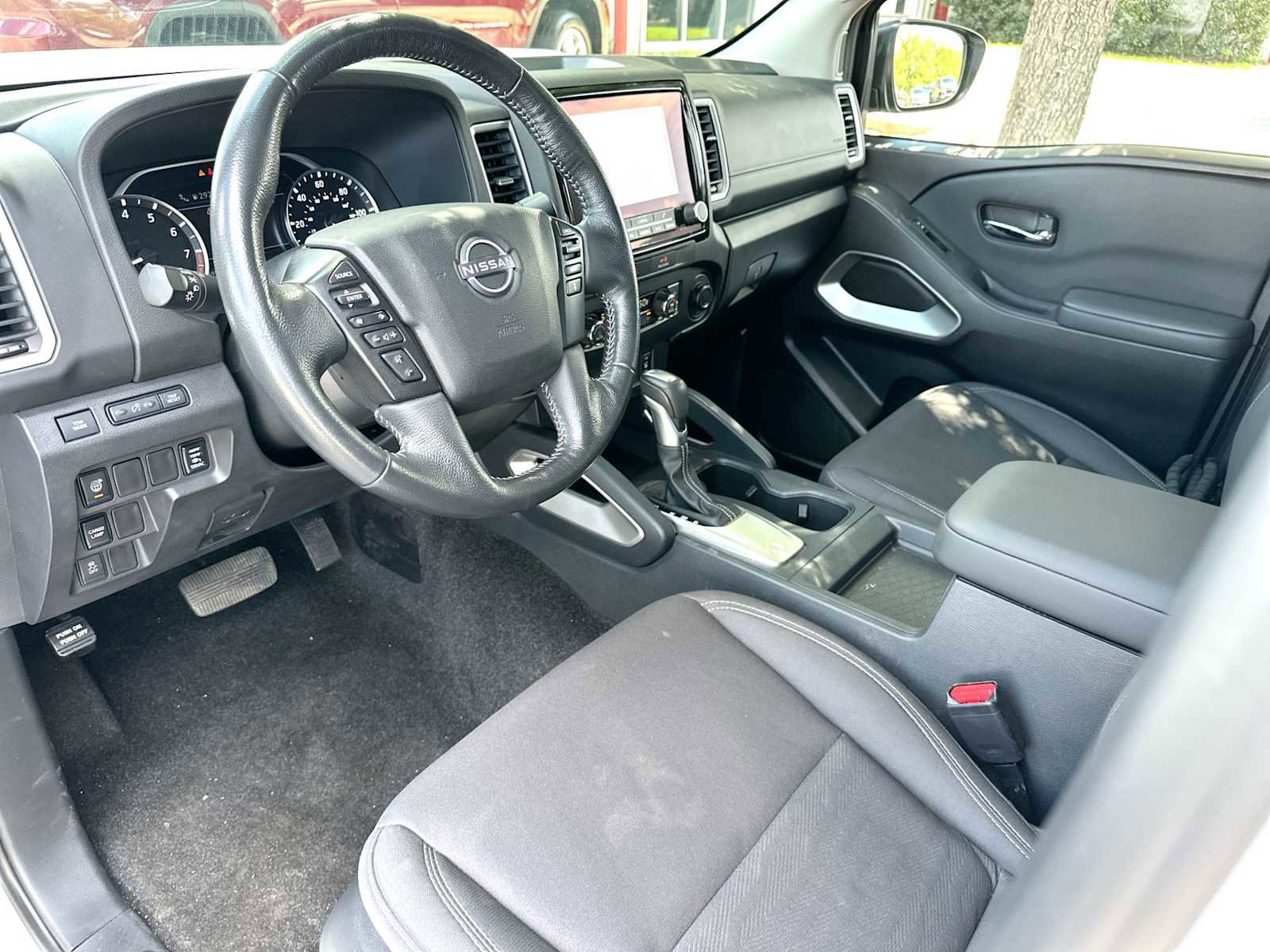 Used 2022 Nissan Frontier SV image 18